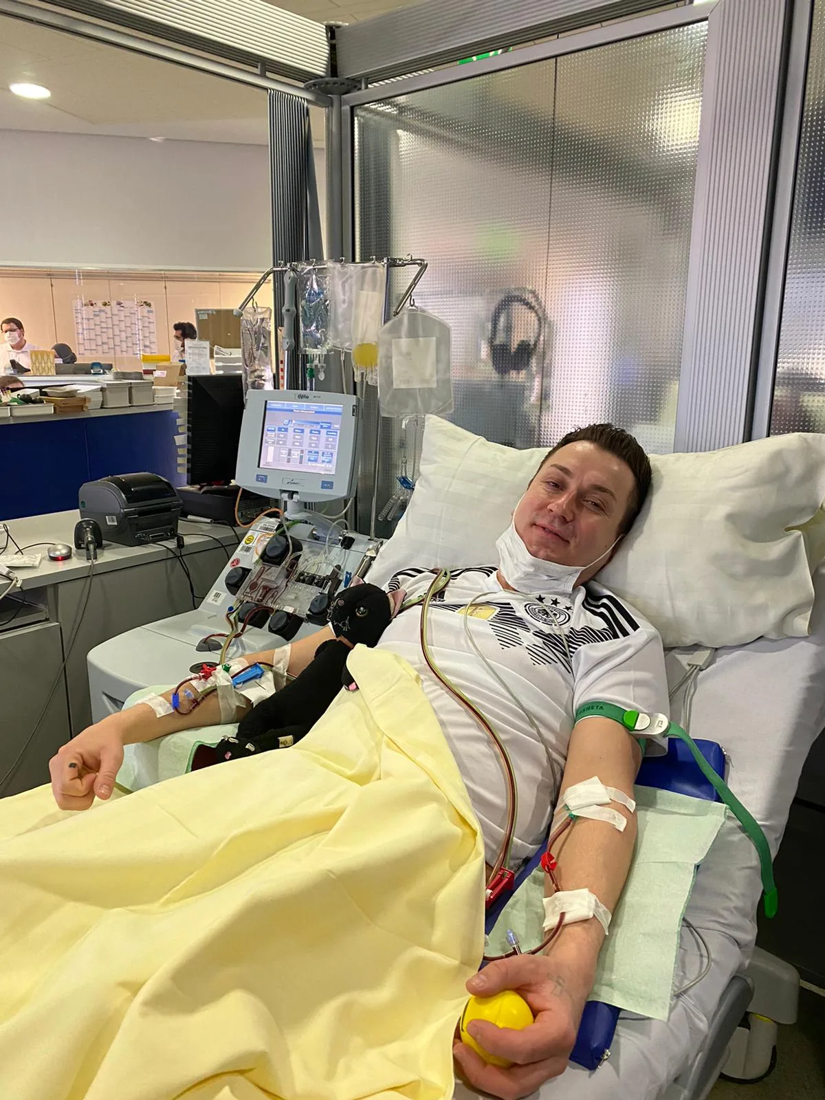 Waldemar Meier während seiner DKMS-Stammzellspende im März 2021